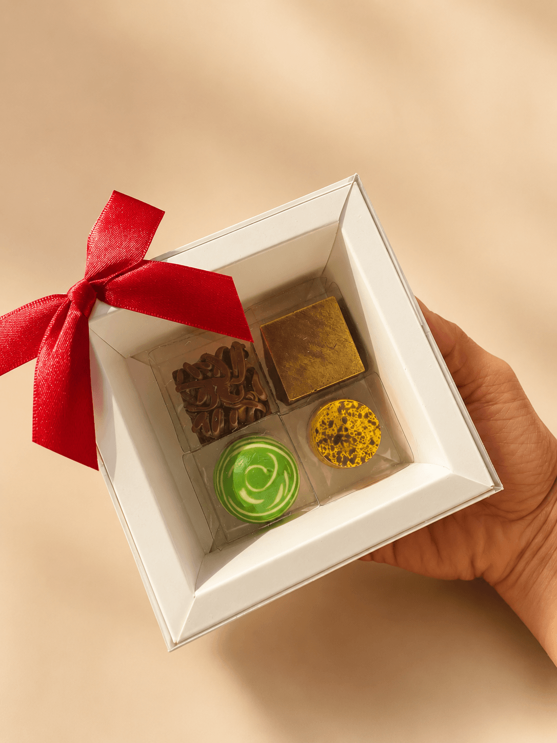 Presentes da Saito Chocolatier — curadorias elegantes de bombons artísticos